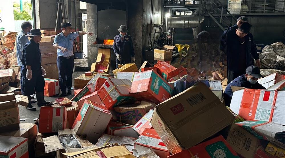 Tiêu hủy lô hàng vi phạm trị giá gần 1,9 tỷ đồng